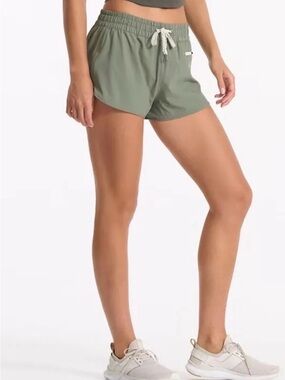 Vuori women’s Clementine 4” workout short